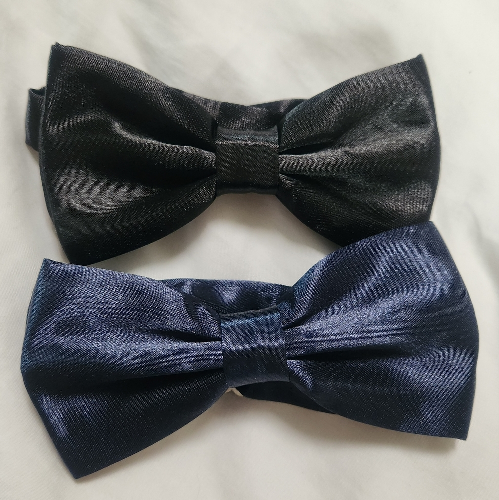 Adjustable bowtie pretied